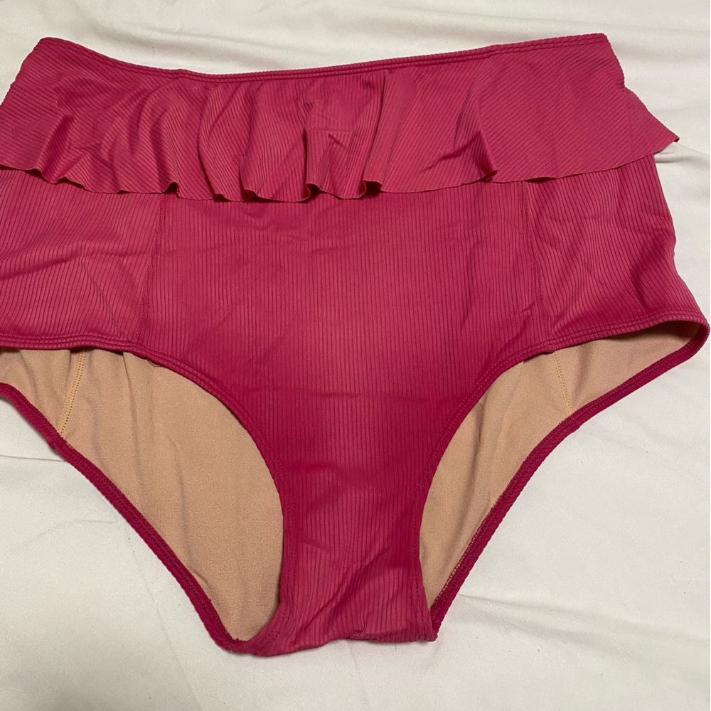 Ribbed magenta peplum bottoms